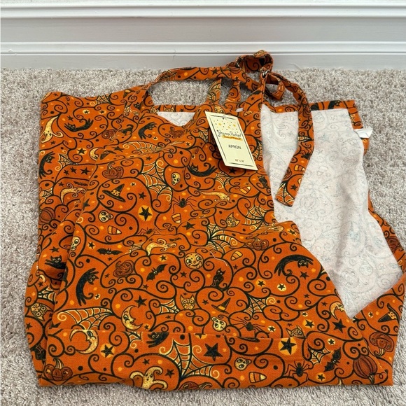 Johanna Parker Halloween apron - Picture 1 of 5